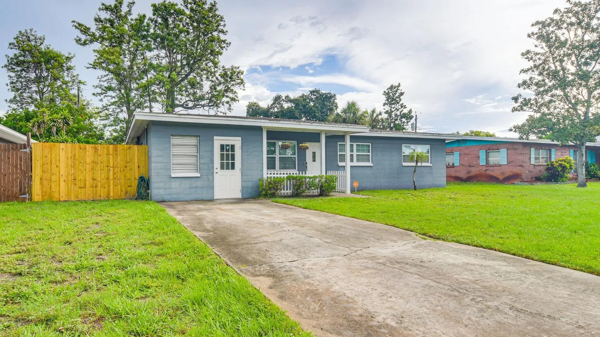 Holiday home Charming Seminole Home With Patio 6 Mi To Beaches!